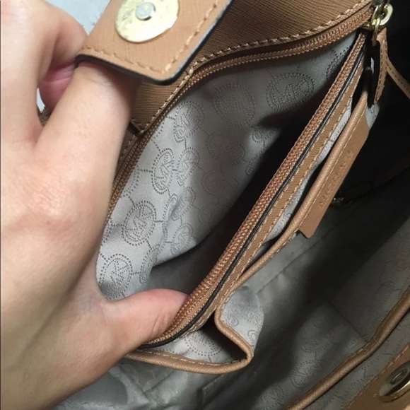 Michael Kors Sutton handbag - Picture 3 of 5